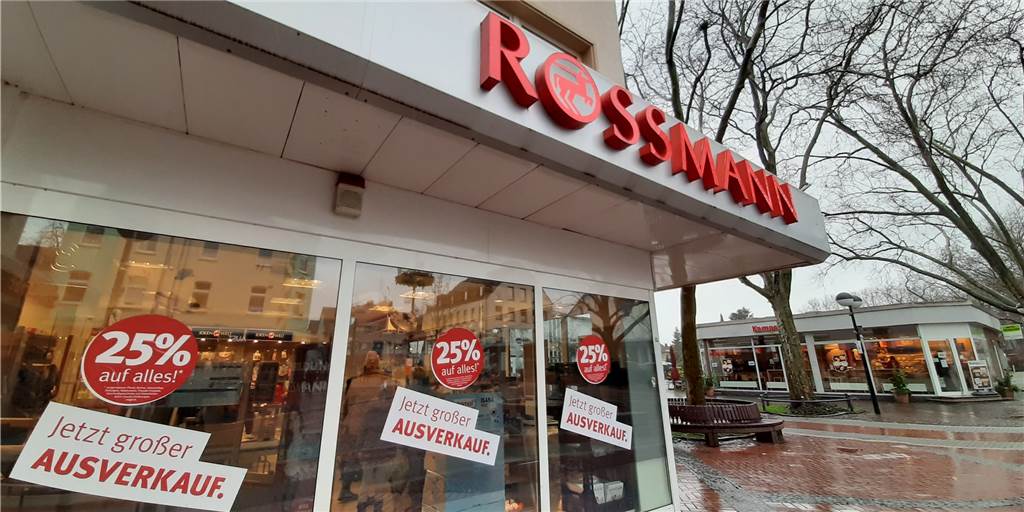 Rossmann-Filiale im Stadtteil schließt für rund zwei Monate Als Drogeriemarkt gehört Rossmann zu den wenigen Geschäften, die derzeit öffnen dürfen. Die Hombrucher Filiale schließt dennoch vorübergehend.