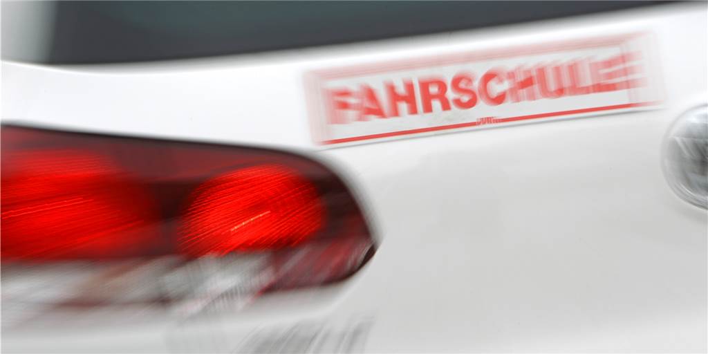 Fahrschulen könnten für Prüfung öffnen - machen es aber nicht