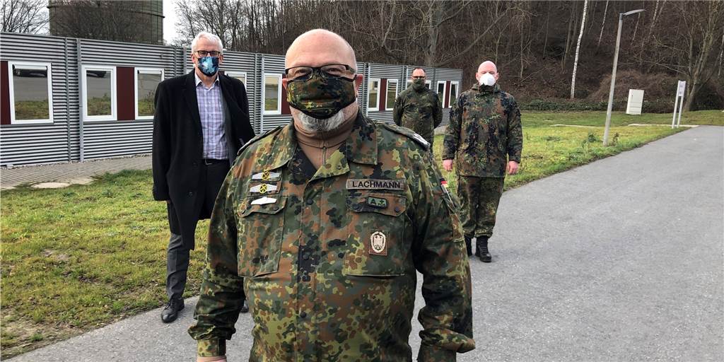 Soldaten leisten eine Art Zivildienst in Dortmunder Pflegeheimen Bundeswehrsoldaten sind in Dortmund seit Januar in Dortmunder Seniorenheimen im Einsatz, um die Pflegenden zu unterstützen.