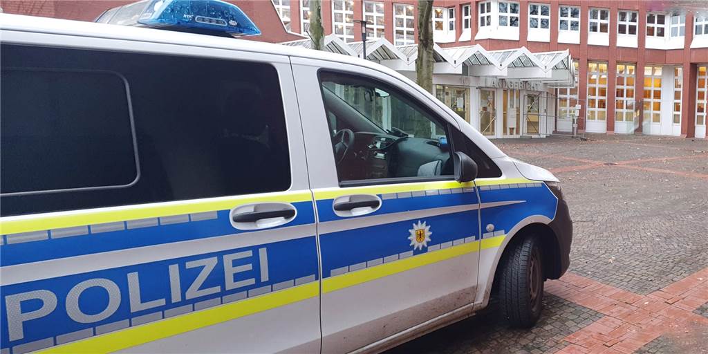 Nach Prügelattacke auf Polizisten: Urteil gegen Ahauser (55) gefallen Vor der 3. Großen Strafkammer am Landgericht Münster ist jetzt das Urteil gegen den 55-jährigen Ahauser gefallen.