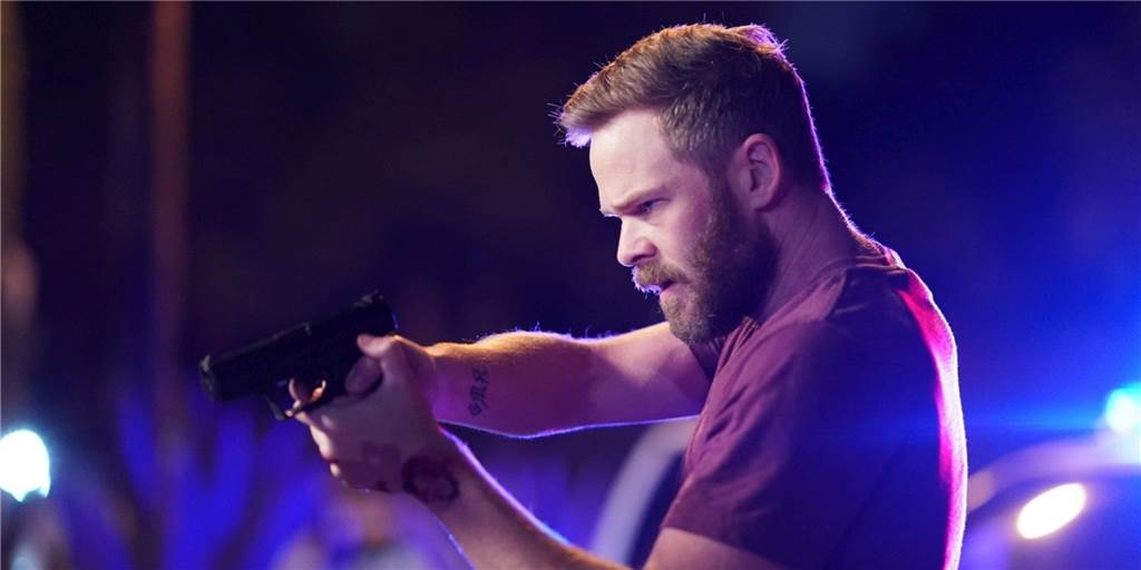 Neu bei Amazon: Seine Frau ist tot und ein zorniger Cop sieht Rot in „Anderson Falls“ Shawn Ashmore spielt den Witwer Jeff Anderson, der glaubt, dass seine Frau ermordet wurde.