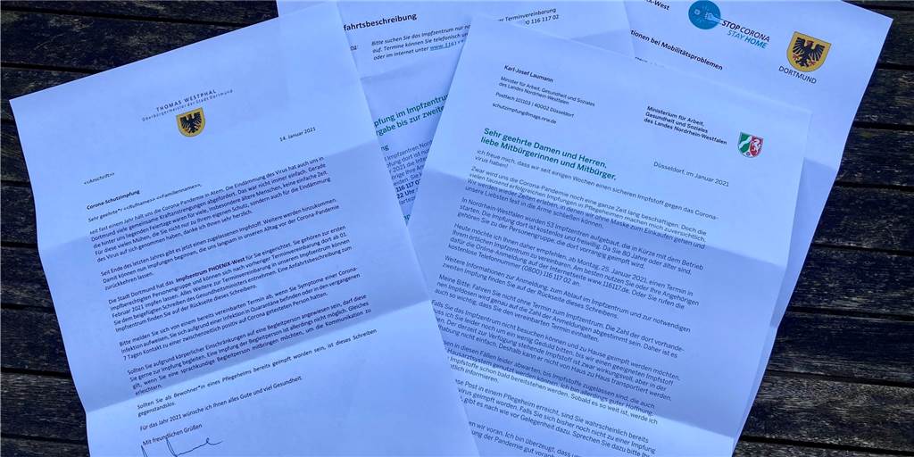 So sehen die Info-Briefe aus, die Dortmunderinnen und Dortmunder über 80 zugeschickt bekommen.