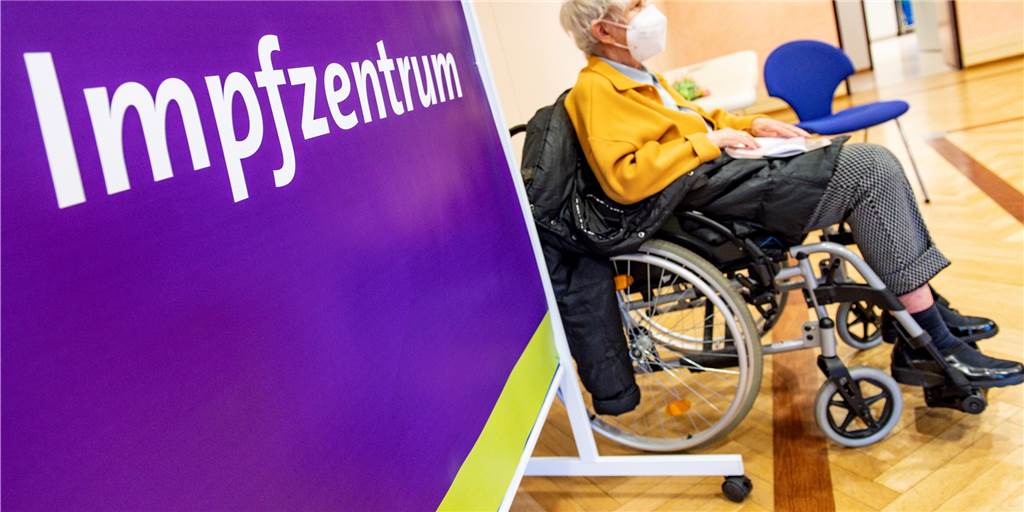Stadtlohner Impfpaten bieten über 80-Jährigen Fahrdienst zum Impfzentrum an Impfpaten wollen Stadtlohner Senioren bei der Corona-Impfung im Impfzentrum Velen (Symbolbild) zur Seite stehen.