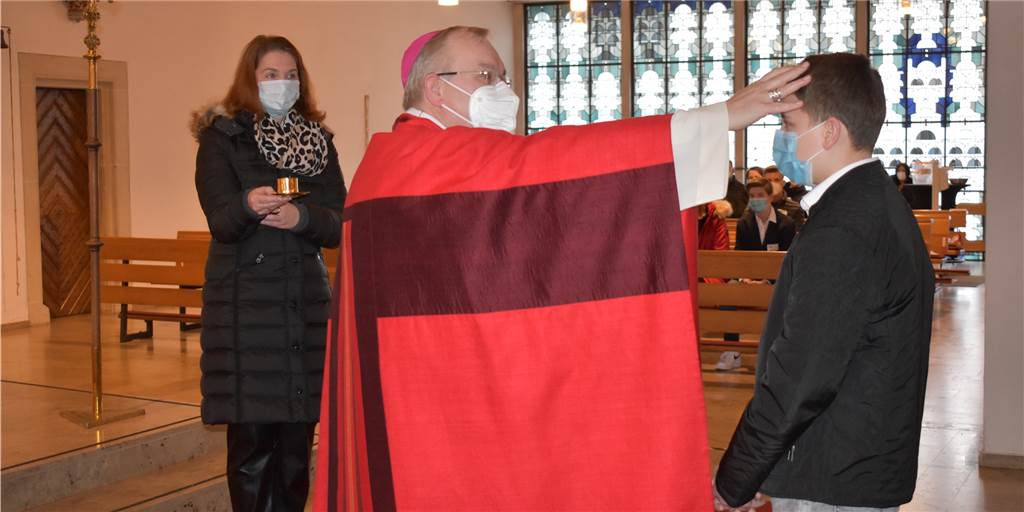 Firmung im Corona-Lockdown: Heilig Kreuz Heek setzt auf Hygieneplan Weihbischof Dr. Christoph Hegge führte die jüngste Firmung in der Gemeinde Heilig Kreuz Heek durch.