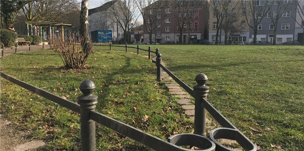 Lebensgefährliche Messerstiche: Geplante Attacke oder die Folge eines Streits? Im Park Heroldswiese ist in der Nacht auf Sonntag ein 19-Jähriger niedergestochen worden.