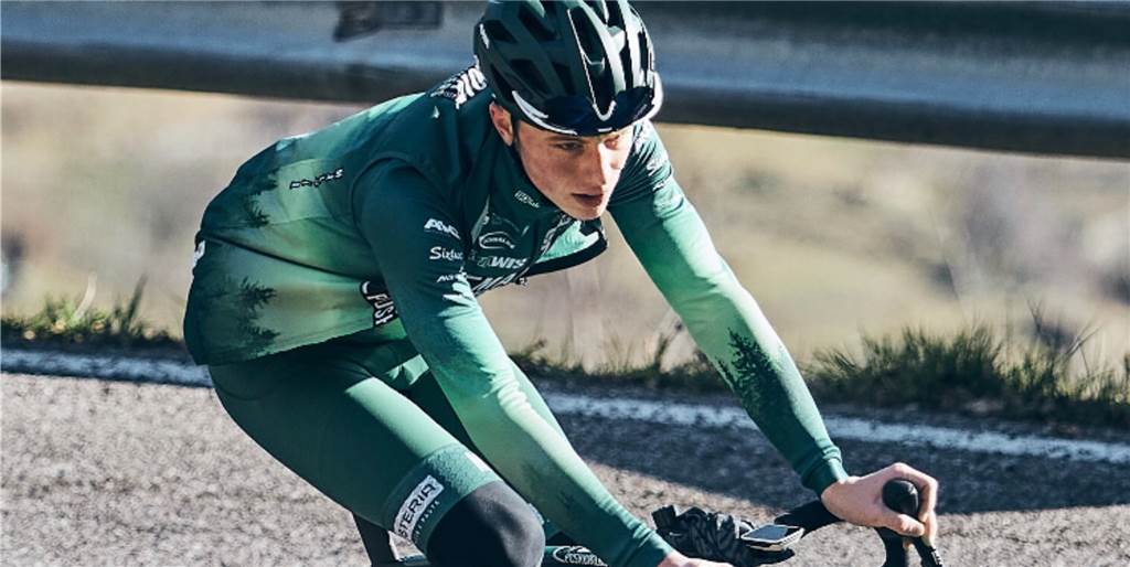 Miká Heming aus Stadtlohn brennt auf zweite Etappe mit den Maloja Pushbikers Durch ein Wechselbad der Gefühle musste auch der Radsportler Miká Heming in der von Corona geprägten Saison 2020 gehen. Doch in der zweiten Jahreshälfte gab es noch einige Highlights, Motivation für die anstehende Rennsaison, die der Stadtlohn weiter im Trikot der Maloja Pushbikers bestreiten wird.