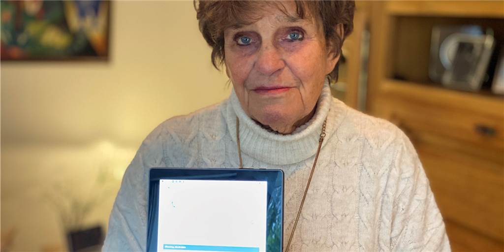 Impftermin buchen: Wie eine 84-Jährige an den Rand der Verzweiflung geriet Auf ihrem Tablet zeigt Marianne Knoll (85): Ihr erster Impftermin ist bestätigt - trotzdem ignoriert das Online-Verfahren diese Buchung und verweigert den zweiten Termin.