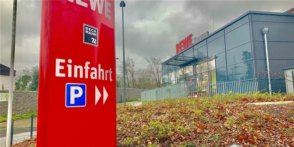 Umstrittener Rewe schließt Versorgungslücke: Politik fühlt sich übergangen Der umstrittene Rewe-Markt schließt jetzt ganz offiziell eine wichtige Versorgungslücke.