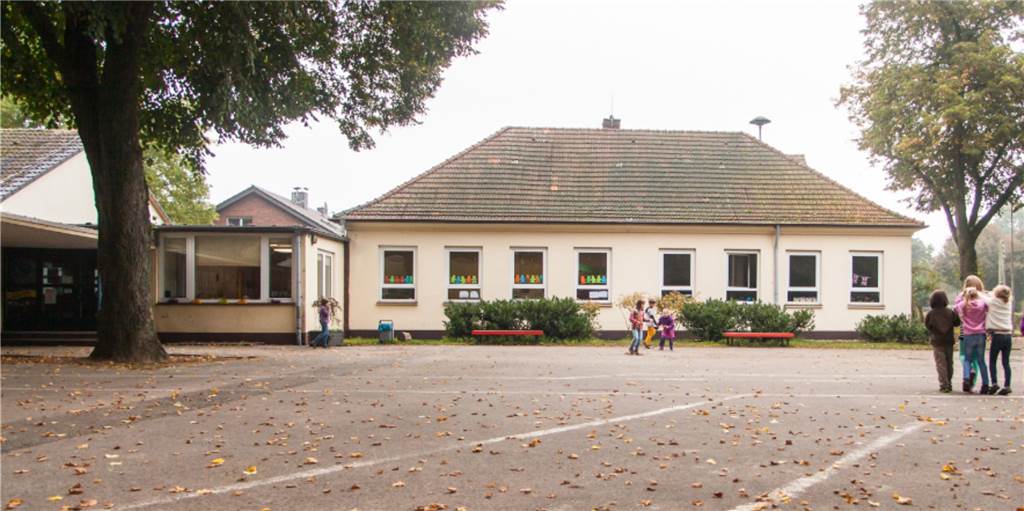 Widerstand gegen zweizügigen Neubau der Wilhelm-Lehmbruck-Schule Die Wilhelm-Lehmbruck-Schule in Östrich ist sanierungsbedürftig. Mehrere Varianten zur Zukunft der Schule sind derzeit im Gespräch.