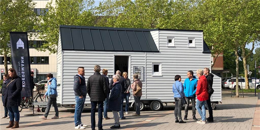 Wüllener Baugebiet: 4000 Quadratmeter für Tiny Houses, falls Bedarf besteht Im Mai 2019 konnten die Ahauser in der Innenstadt ein Tiny House unter die Lupe nehmen. Die UWG hatte die Aktion auf die Beine gestellt.
