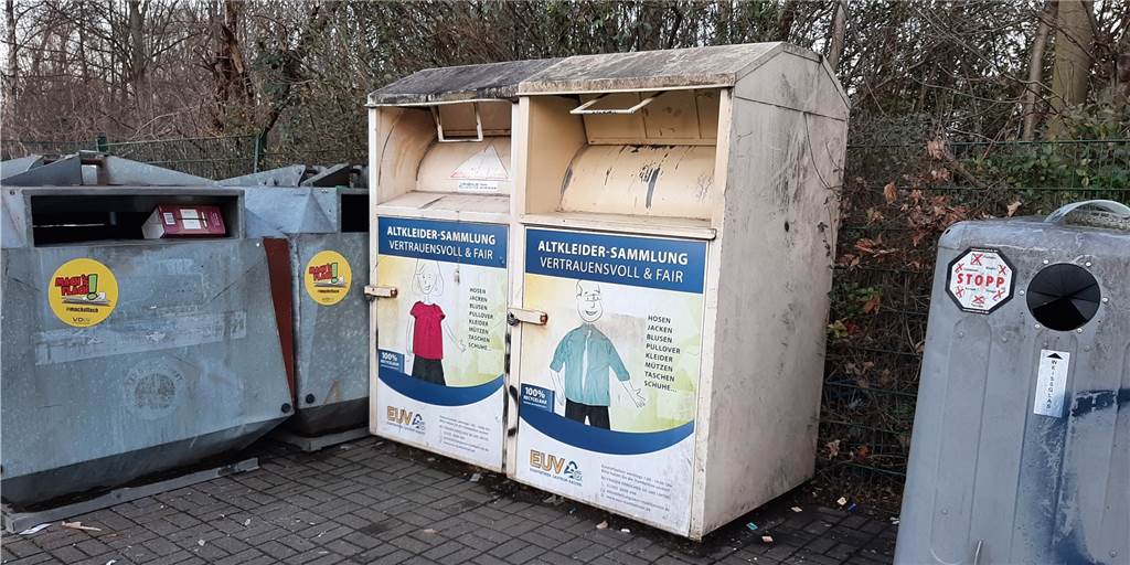 Altkleidersammlung in Castrop-Rauxel: Müll in Containern und geringer Ertrag 89 Altkleidercontainer des EUV gibt es in Castrop-Rauxel. An manchen Standorten stehen gleich mehrere – so wie hier an der Wittener Straße.