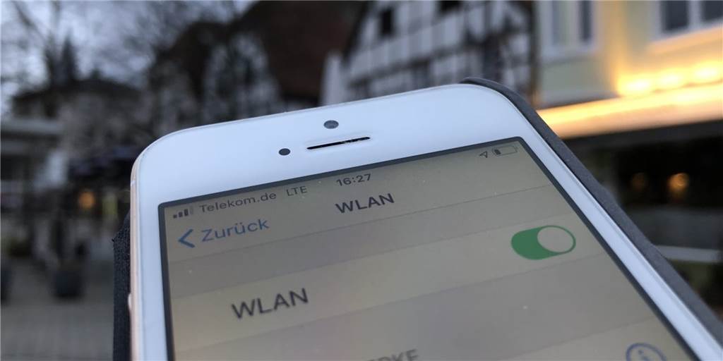 Offene Wlan-Netze für Ahauser Ortsteile sind noch nicht spruchreif Offenes Wlan in allen Ahauser Ortsteilen? Noch ist es nicht soweit. Die Kosten machen den Politikern noch Kopfschmerzen.