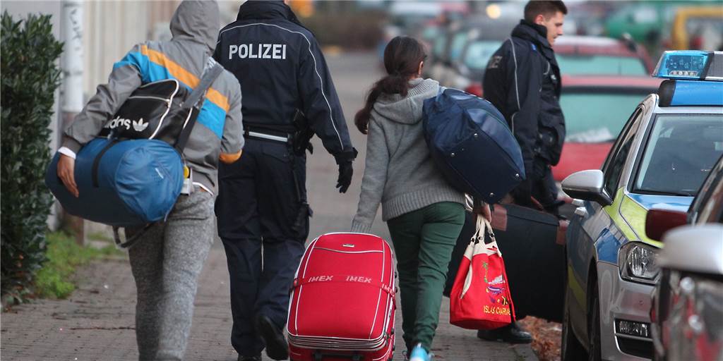 Machen Bund und Land Vorgaben für Zahl der Abschiebungen aus Dortmund? In den letzten drei Jahren gab es insgesamt 267 Abschiebungen aus Dortmund.