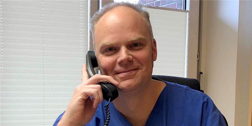 Immer mehr Halterner rufen Chefarzt in der Corona-Telefonsprechstunde an Beantwortet freitags am Telefon alle Fragen rund um das Coronavirus und die Schutzimpfung: Dr. Lars Heining, Chefarzt der Lungenklinik Ruhrgebiet Nord.