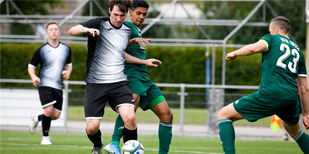 Für Robin Hagenmeyer geht mit dem Wechsel vom VfB Lünen zu Westfalia Vinnum ein Traum in Erfüllung Zu Saisonbeginn setzte Robin Hagenmeyer noch seinen Körper für den VfB Lünen ein. Seit dem Winter spielt er bei Westfalia Vinnum.