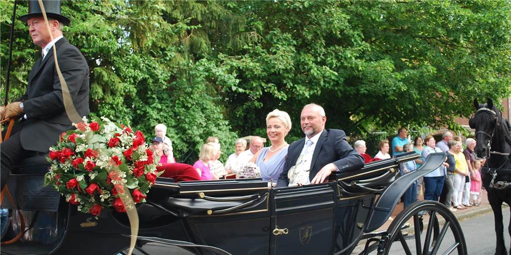Kein Schützenfest: Heimat- und Schützenverein Heek zieht Reißleine Das diesjährige Schützenfest vom Heimat- und Schützenverein St. Ludgerus muss wegen Corona ausfallen. Damit hat sich die Regentschaft von Willi Böckers und Annette Flüeck um zwei Jahre bis 2023 verlängert.