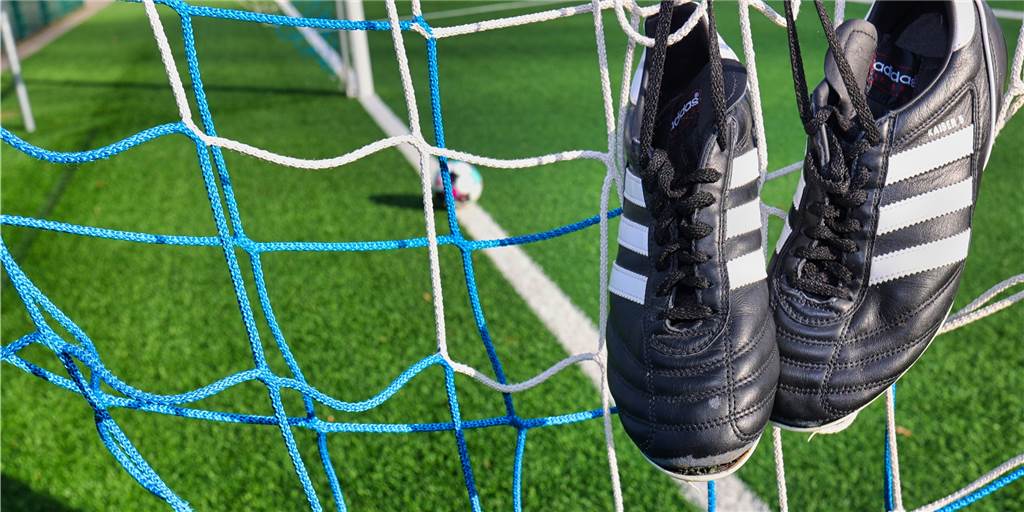 Fußballer eines Dortmunder Amateurklubs messen sich - und helfen dabei Bedürftigen Fußballer eines Dortmunder Amateurklubs messen sich - und helfen dabei Bedürftigen