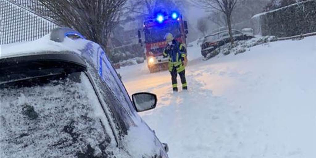 Heeker Feuerwehr war im Schneegestöber als Caritas-Taxi im Einsatz Die Heeker Feuerwehr war am Sonntagmorgen (07.02) wegen des Schneechaos mit einem Spezialeinsatz beschäftigt.