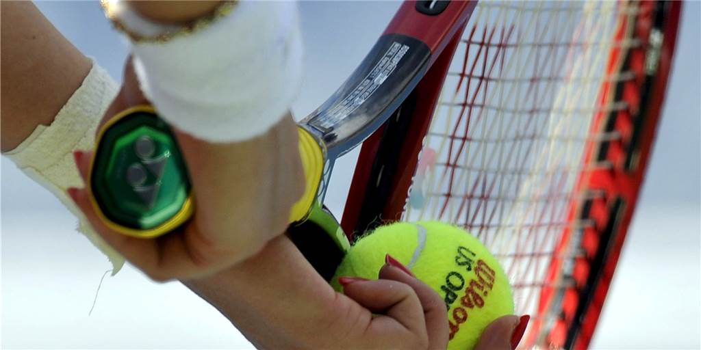 Trainings-Tourismus im Lockdown: Zum Aufschlag ins Nachbarland Tennis