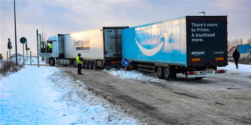 Unfall an der Westfalenhütte: Lkw nach sechs Stunden geborgen