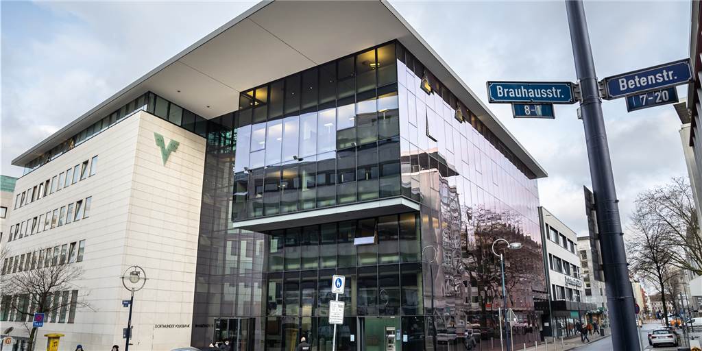 Eine „wahre Einlagenflut“ macht der Dortmunder Volksbank zu schaffen. Immer mehr Geld liegt auf Girokonten - und die Bank kann mit diesem Geld nicht arbeiten. Jetzt werden Negativzinsen angekündigt. 