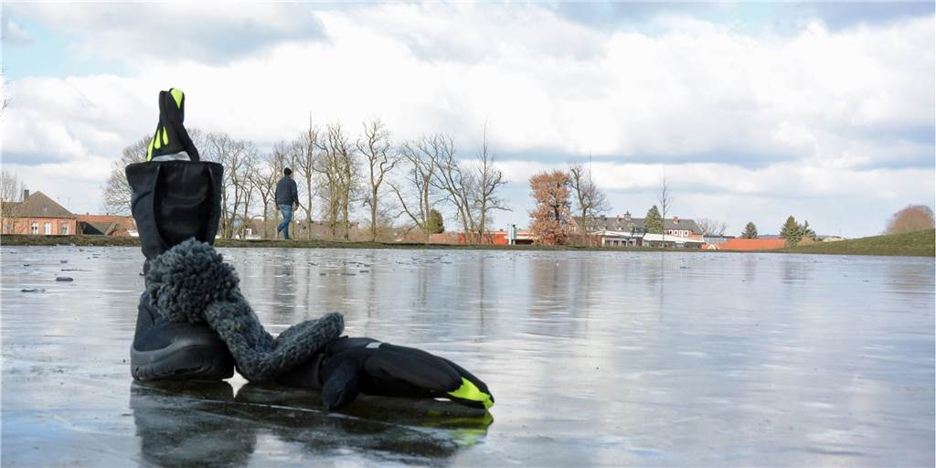Stadt Olfen hat Eislauffläche aus einem einzigen Grund nicht geflutet So schön könnte es aktuell an der Alten Fahrt aussehen, die rund 1800 Quadratmeter große Fläche am Dortmund-Ems-Kanal könnte eine perfekte Eislauffläche sein. In diesem Winter fällt das Vergnügen aber wohl aus.