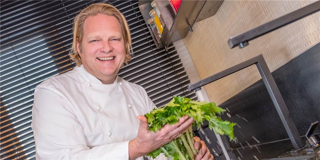 Sternekoch Björn Freitag erklärt: Gutes Essen muss nicht teuer sein Sternekoch Björn Freitag erklärt: Gutes Essen muss nicht teuer sein