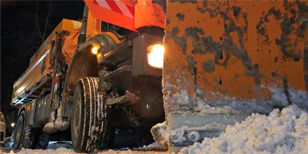Video: So müßig ist der Winterdienst im Schnee-Chaos von Castrop-Rauxel Diese Schaufel mit Gummilippe ist für die Räumung der Straßen in Castrop-Rauxel verantwortlich.