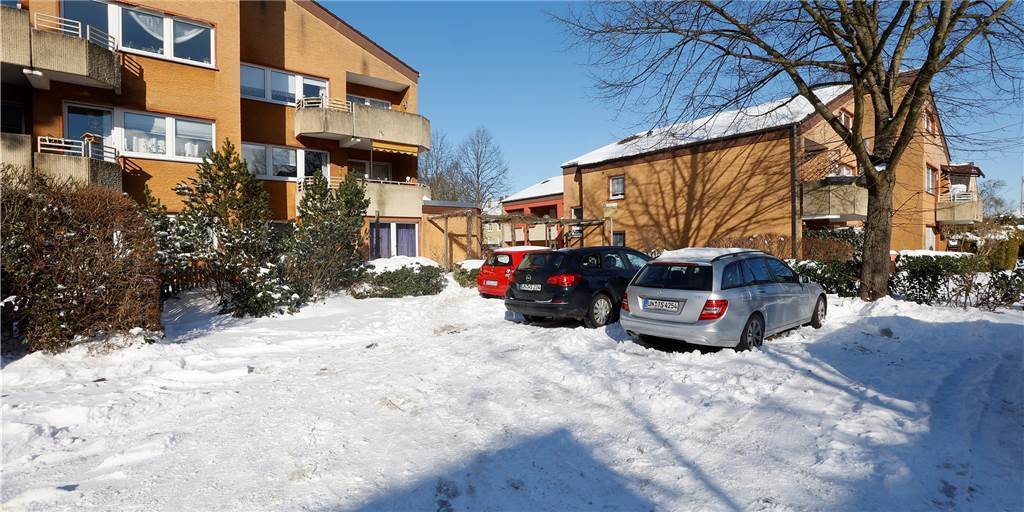 Ärger über Winterdienst bei Vivawest: „Granulat gestreut wie Konfetti zu Karneval“ So sieht es in der Straße „In der Siedlung“ in Bergkamen-Rünthe aus. Viele Flächen sind noch von Schnee bedeckt.