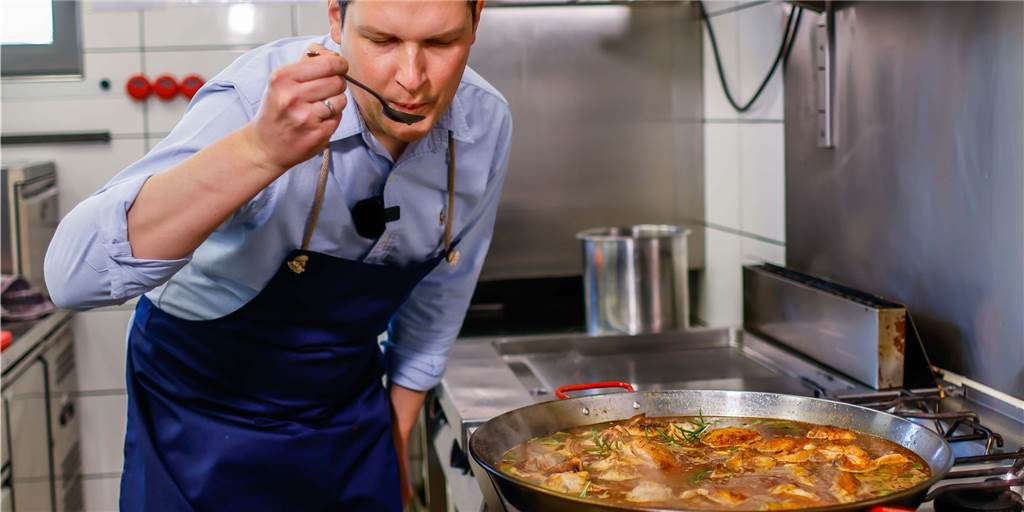 Sternekoch zeigt uns sein Lieblingsgericht – es schmeckt auch ohne Schnecken Sternekoch zeigt uns sein Lieblingsgericht – es schmeckt auch ohne Schnecken