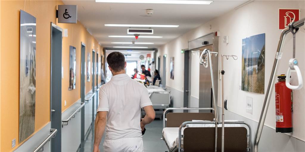 Corona-Mutation im Krankenhaus Herdecke – Dortmunderin betroffen Im Gemeinschaftskrankenhaus Herdecke haben sich mehrere Patienten und Mitarbeiter mit Corona infiziert.