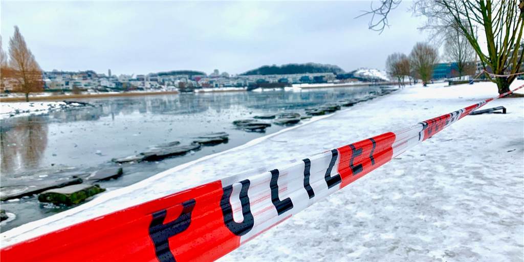 Dutzende auf dem Eis: Polizei muss eingreifen und sperrt Phoenix-See Der Zugang zur Eisfläche auf dem Phoenix-See ist abgesperrt.