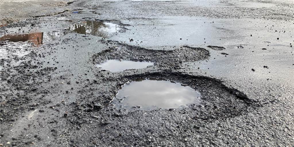 Schlaglöcher in Lünen: Mit jüngstem Frost haben sie meist nichts zu tun Als Kraterlandschaft stellt sich manche Fahrbahndecke in Lünen zurzeit dar.