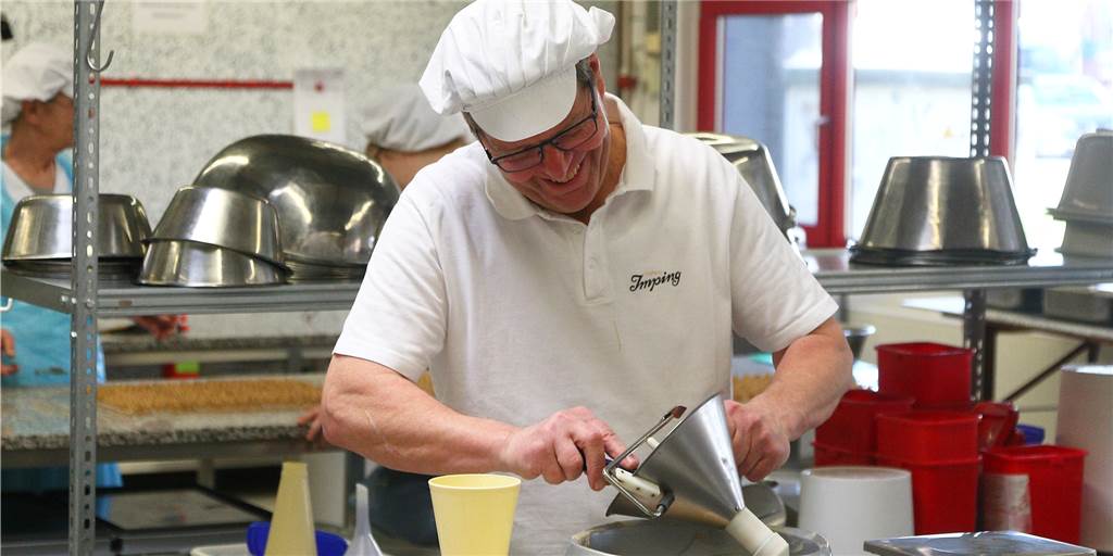 Weihnachtsgeschäft im Krisen-Jahr zeigt „die Wichtigkeit von Süßwaren“ Bei der Confiserie Imping in Vreden lief das Weihnachtsgeschäft trotz Corona-Lockdowns erstaunlich gut.