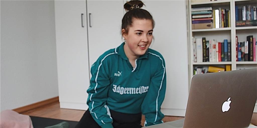 Mit Video: Wie gut funktioniert Yoga über die Streaming-Plattform Zoom? Laptop, Yogamatte, bequeme Kleidung - und schon kann der Yoga-Kurs über Zoom starten.