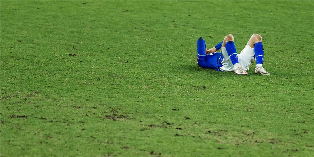 Katastrophal auf allen Ebenen: Schalke taumelt planlos Richtung zweite Liga Katastrophal auf allen Ebenen: Schalke taumelt planlos Richtung zweite Liga