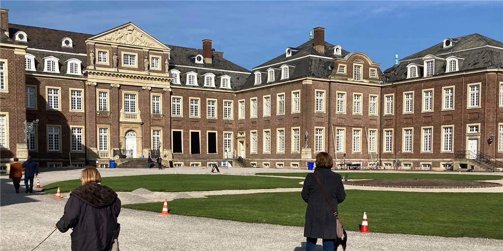 Chance am Wochenende: Spaziergang auf Kies vor Schloss Nordkirchen Chance am Wochenende: Spaziergang auf Kies vor Schloss Nordkirchen