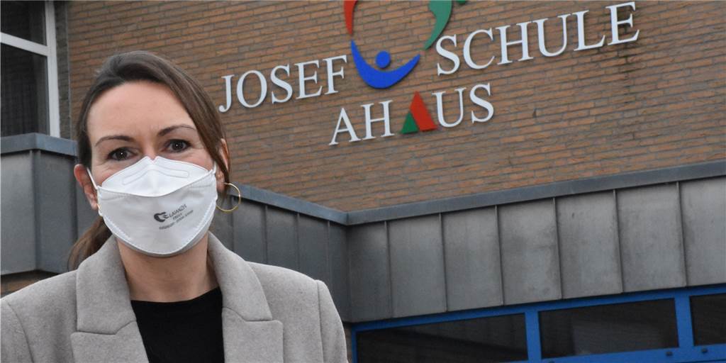 Rückkehr zum Präsenzunterricht: „Die Luft beim Homeschooling war raus“ Christian Rosen, Schulleiterin der Josefschule in Ahaus und Graes, freut sich, dass die Schülerinnen und Schüler zurück sind.