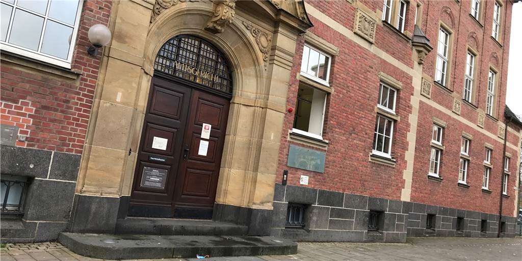 Missbrauch durch „Wunderheiler“ ging über Jahre – Sexvideos sichergestellt Vor dem Landgericht am Amtsgericht in Bocholt wurde der Prozess gegen den "Wunderheiler" aus Südlohn wegen Kindesmissbrauch fortgesetzt.