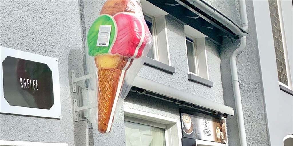 Vanilleeis statt Mett-Igel: Ehemalige Metzgerei wird eine Eisdiele Noch ist die Außen-Werbung verpackt. Bald eröffnet jedoch das neue Eiscafé im Dortmunder Süden.