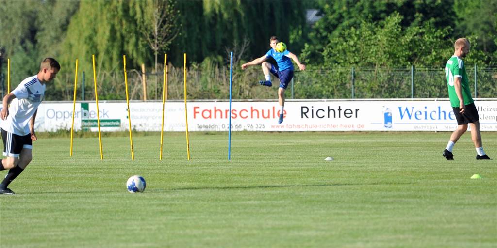 Heeker Sportplätze wieder offen: Zwei Vereine erlauben auch Fußball Im vergangenen Jahr war der SV Heek einer der ersten Vereine, der mit einem Hygienekonzept auf den Fußballplatz zurückkehrte. Aktuell ist er etwas vorsichtiger.