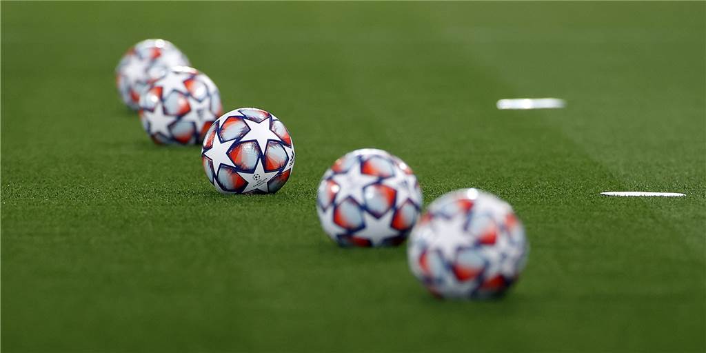 Auf den Trainer folgt die ganze Mannschaft: Alle Spieler bleiben an Bord Seit Monaten ruht der Amateurfußball, doch die Vereine arbeiten dennoch an den Planungen für die kommende Saison.
