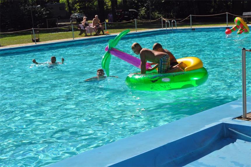 Streit um Schwimmbad Gahmen - Stadt in der Kritik