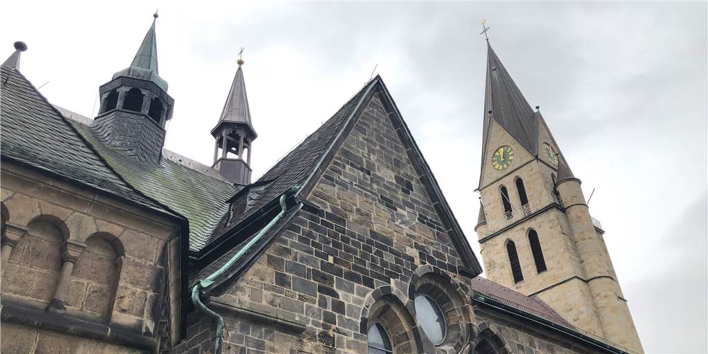 Klare Kritik am Kölner Kardinal – aber Katholiken halten zur Kirche Die Lambertuskirche ist für viele Menschen Anlaufstelle für Besinnung und Gebet: Die Kölner Kirchenkrise ist hier noch nicht angekommen.