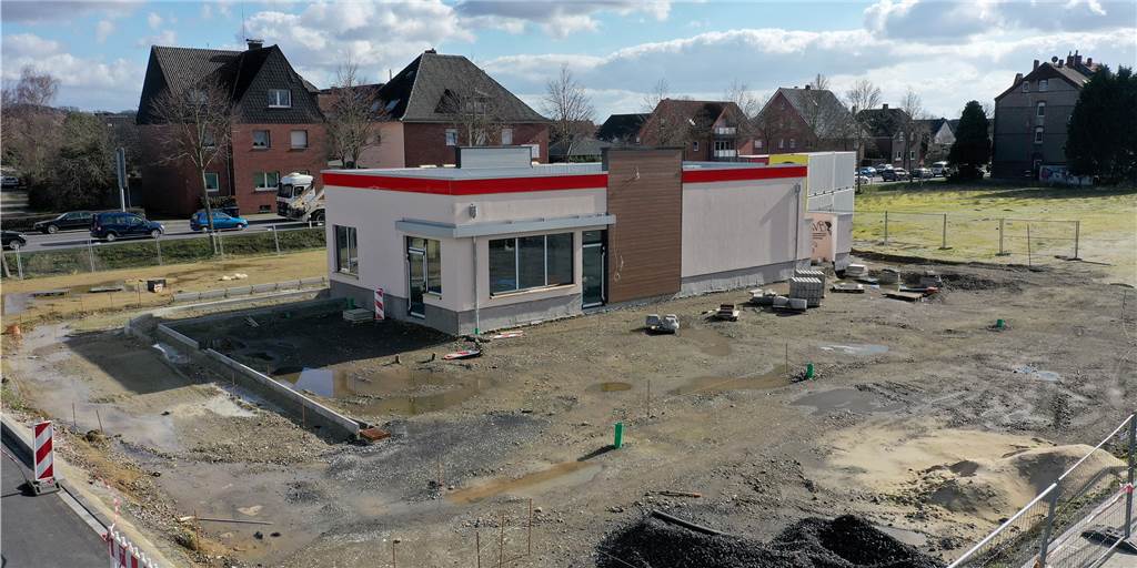 Kommt Burger King? Weiteres Rätselraten um Fastfood-Kette für Selm Im April 2020 starteten die Arbeiten auf dem ehemaligen Rüschkamp-Gelände. Das Retaurant-Gebäude ist inzwischen halb fertig.