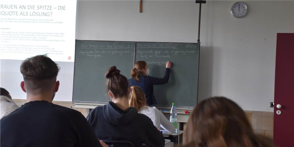 Seit dem 22. Februar dürfen die Abschlussklassen in NRW wieder in den Präsenzunterricht zurückkehren. So auch am Gymnasium St. Christophorus in Werne.
