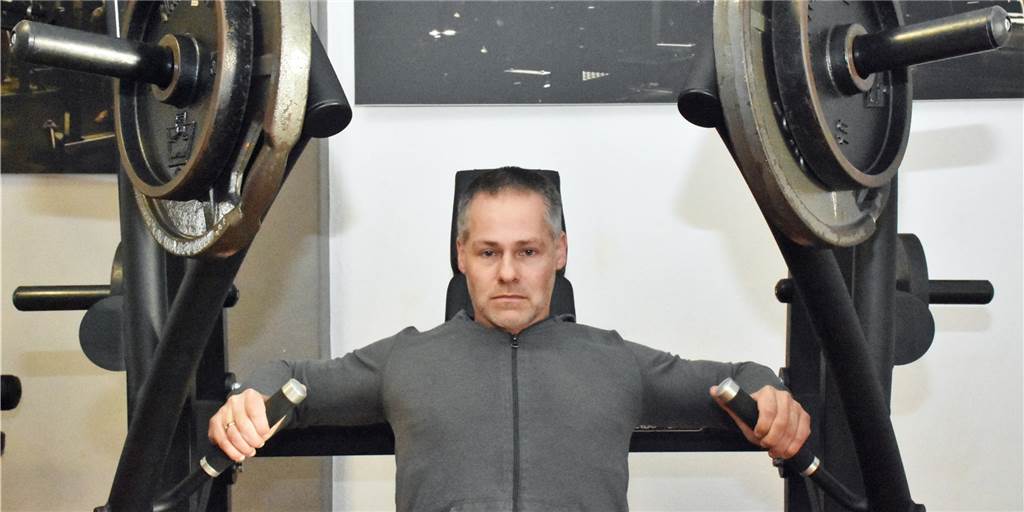 Fitnessstudio-Ärger: Inhaber klagt – Stadt Ahaus sieht keinen Spielraum Dirk Rabe will die Öffnung seiner Fitnessstudios einklagen.