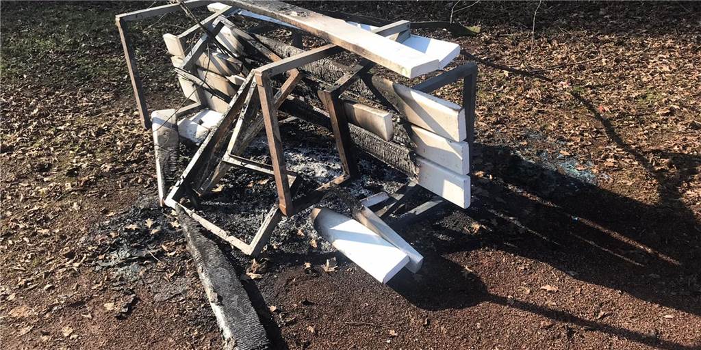 Vandalen legen Feuer auf dem Vereinsgelände des SC Capelle Unbekannte legten Feuer auf dem Gelände des SC Capelle.