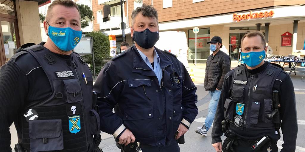 CDU-Fraktion in Castrop-Rauxel stellt Sicherheit der Bürger infrage So stellt sich die CDU die Zukunft in Castrop-Rauxel vor: Der Kommunale Ordnungsdienst und die Polizei patrouillieren gemeinsam (wie hier bei einem Trödelmarkt im vergangenen Oktober) an sicherheitsrelevanten Orten wie hier auf der der Langen Straße.