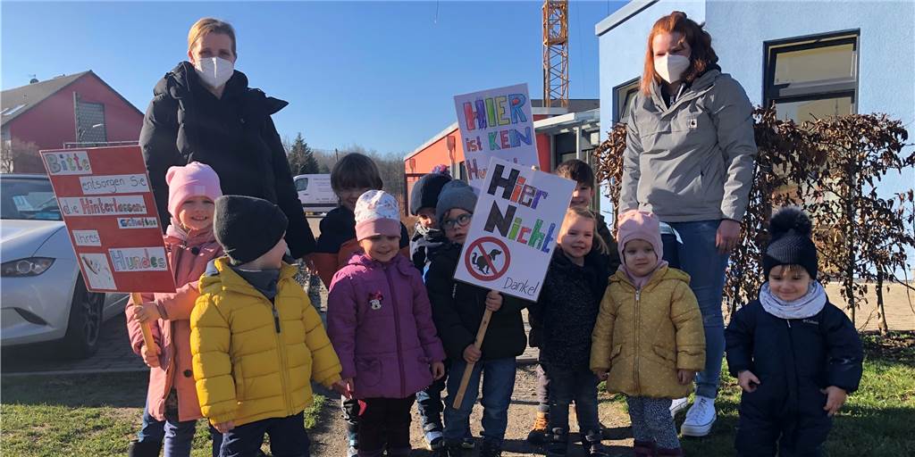 Kindergarten-Kinder wehren sich mit Plakaten gegen eklige Haufen Kinder und Erzieherinnen des Evangelischen Kindergartens Brechtener Heide haben ein Problem mit Hundekot vor ihrer Einrichtung. Nun wehren sie sich